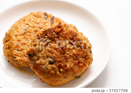 鶏肉のハンバーグ。 57027708