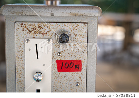 寂れた昔ながらのゲームコーナーのイメージ 寂れた昔ながらのゲームコーナーのイメージ 57028811