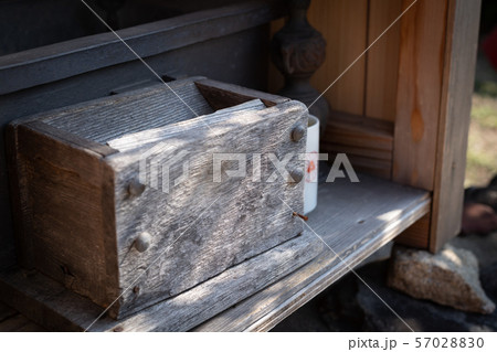 日本にある賽銭箱の写真 57028830