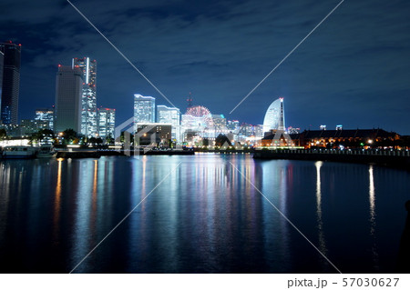 横浜みなとみらいの夜景 横浜みなとみらいの夜景 57030627