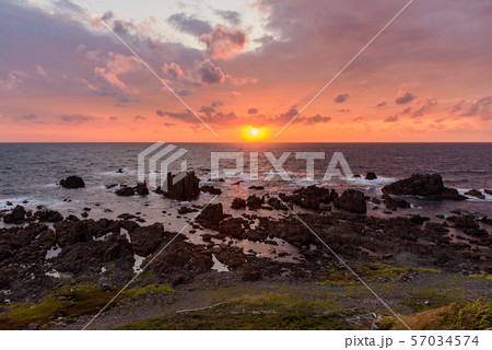 入道崎の夕日 57034574
