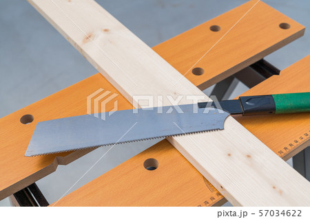 日曜大工の色々な工具(のこぎり) 57034622