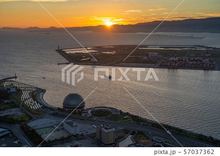 《大阪府》大阪ベイエリアの夕景 57037362
