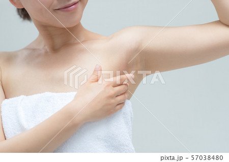a thirty-something woman 57038480