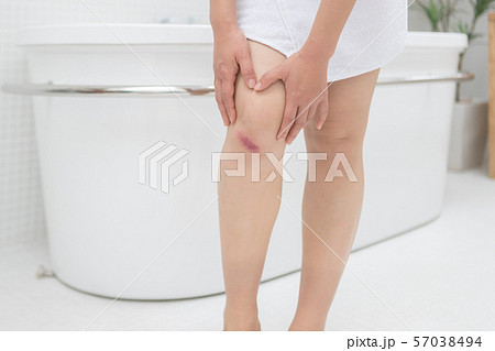 a thirty-something woman 57038494