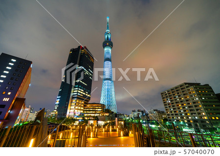 日本の東京都市景観 押上駅前や東京スカイツリーなどを望む 日本の東京都市景観 押上駅前や東京スカイツリーなどを望む 57040070