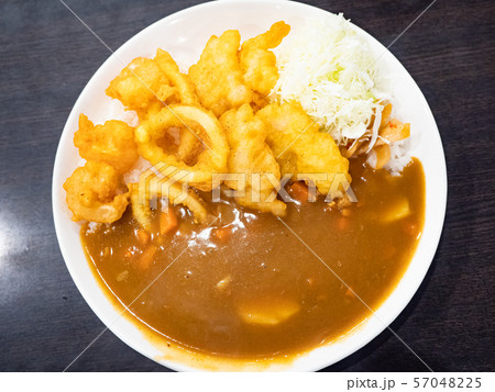 curry rice with deep fried seafood 57048225