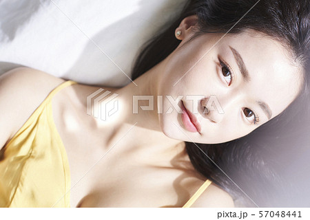 女性 ビューティー 俯瞰 女性 ビューティー 俯瞰 57048441