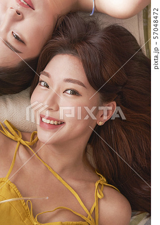 女性 ビューティー 俯瞰 女性 ビューティー 俯瞰 57048472