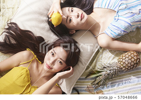 女子旅　リゾート　俯瞰 57048666