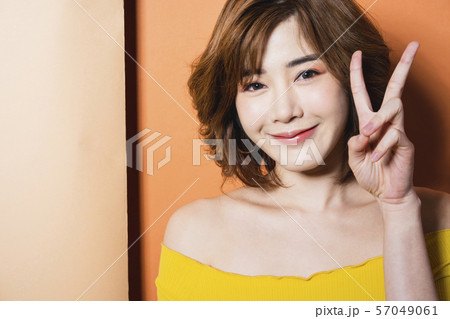 女性　ビューティー 57049061
