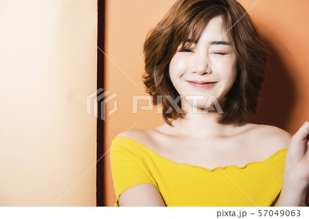 女性　ビューティー 57049063