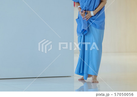 Female urinary tract patients walking for exercise and rest alone in the hospital Female urinary tract patients walking for exercise and rest alone in the hospital 57050056