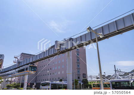 大船駅前の風景 モノレールとバスターミナル 大船駅前の風景 モノレールとバスターミナル 57050564
