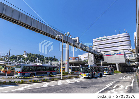 大船駅前の風景 モノレールとバスターミナル 大船駅前の風景 モノレールとバスターミナル 57050576