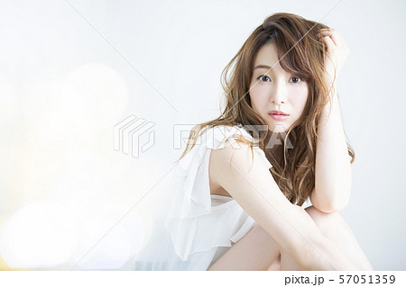 女性　ビューティー　ヘアケア　ヘア 57051359