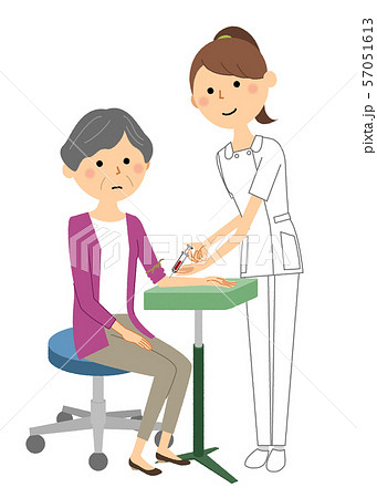 看護師と高齢者　採血 57051613