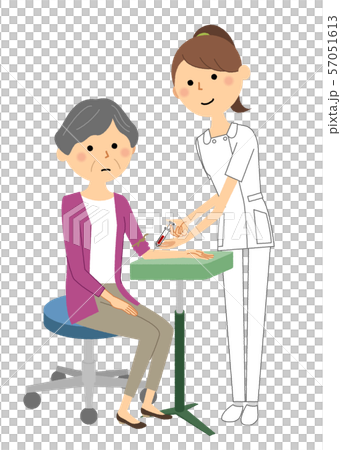 看護師と高齢者　採血 57051613