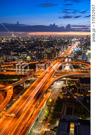 《大阪府》交通イメージ・東大阪ジャンクション《夜景》 57052937