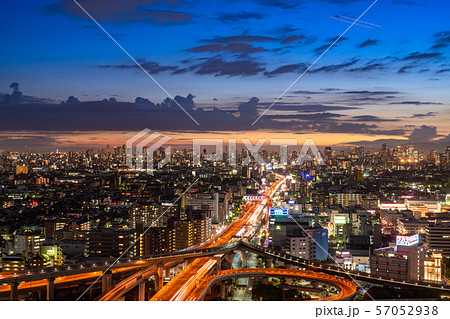 《大阪府》交通イメージ・東大阪ジャンクション《夜景》 《大阪府》交通イメージ・東大阪ジャンクション《夜景》 57052938