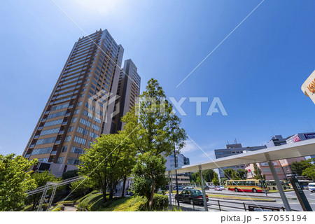 東戸塚駅西口のロータリー 57055194