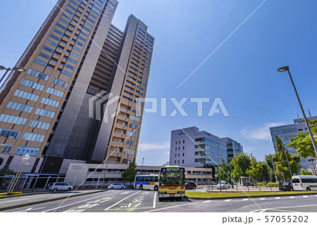 東戸塚駅西口のロータリー 57055202