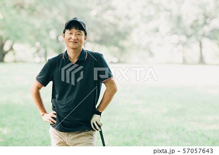 ゴルフ スポーツ 趣味 余暇 日本人ミドル男性 新緑 初夏 57057643