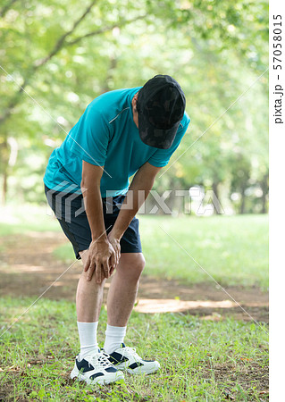 膝痛 ケガ 痛み スポーツ ランニング 日本人ミドル男性 膝痛 ケガ 痛み スポーツ ランニング 日本人ミドル男性 57058015