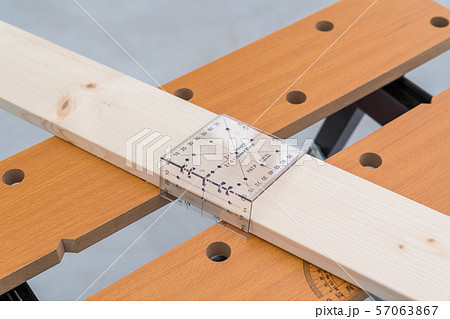 日曜大工の色々な工具(2ｘ4定規) 57063867