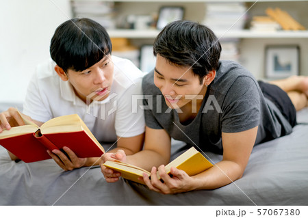 Asian gay couple read some books together 57067380