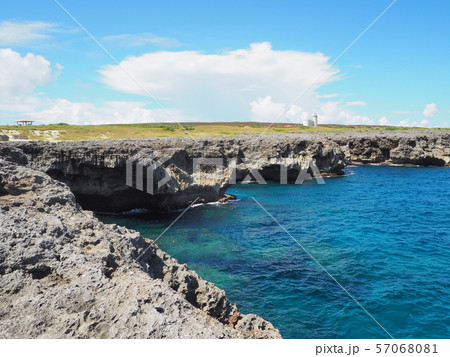 波照間島の高那崎(日本最南端の碑)の風景 波照間島の高那崎(日本最南端の碑)の風景 57068081