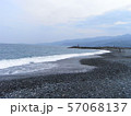 曇り空の海岸 57068137