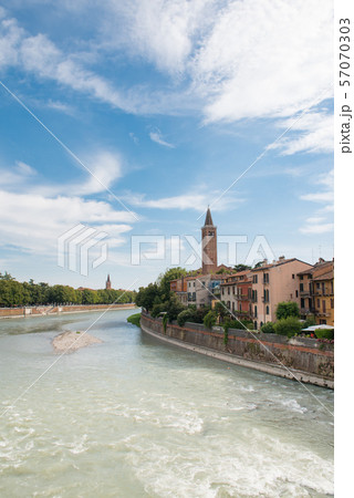 世界文化遺産　ヴェローナの街並み　イタリア 57070303