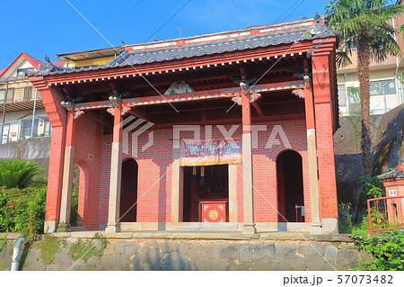 【長崎県】晴天下の唐人屋敷跡　観音堂 57073482