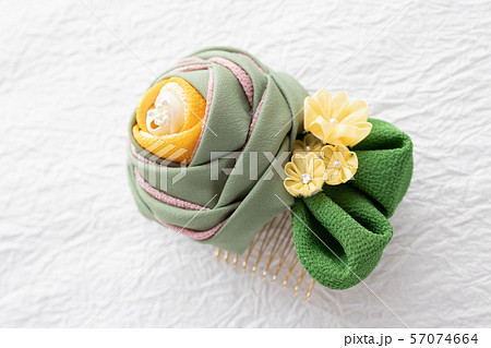 つまみ細工の簪 57074664