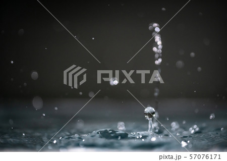 水しぶきのハイスピード撮影 水しぶきのハイスピード撮影 57076171