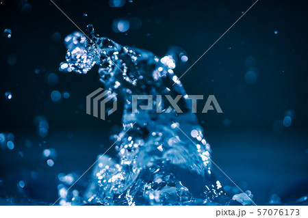 水しぶきのハイスピード撮影 57076173