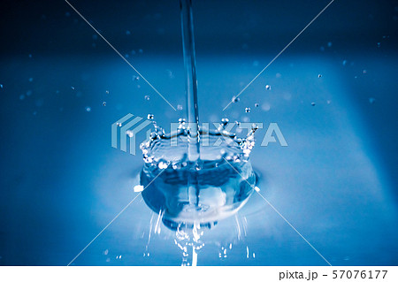 水しぶきのハイスピード撮影 57076177
