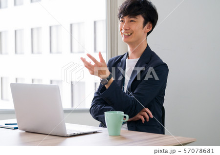 男性ビジネス ミーティング 男性ビジネス ミーティング 57078681