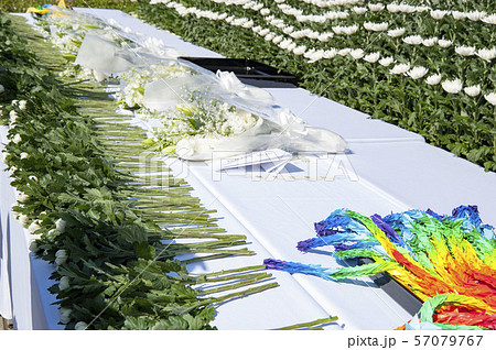 太平洋戦全国空爆犠牲者追悼平和祈念式の献花台 57079767