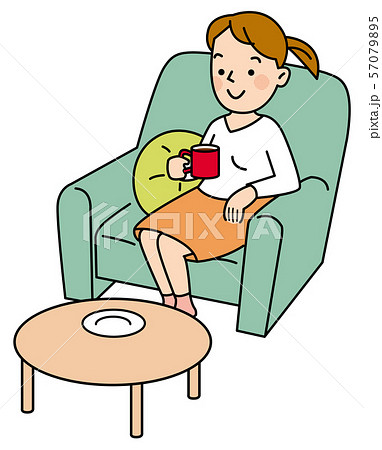 ソファーでリラックス 57079895