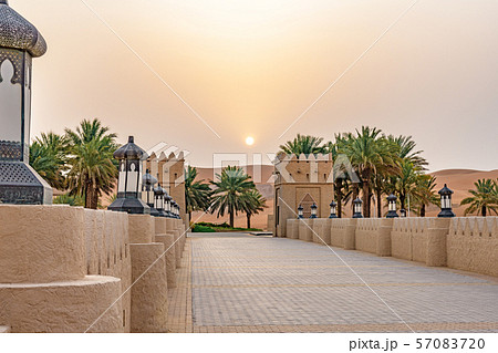 カスル・アル・サラブの夜明け(UAE、アブダビ) 57083720