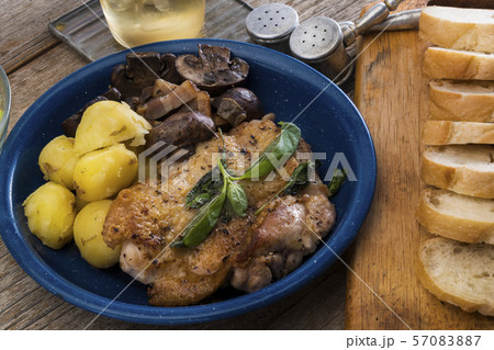 鶏肉のバジル炒め 鶏肉のバジル炒め 57083887