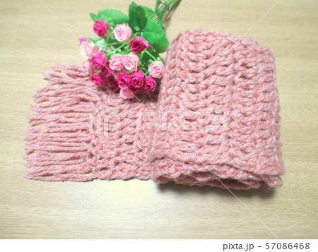 手編みのピンクのマフラー　ハンドメイド 57086468