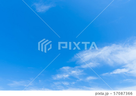 梅雨時期の晴れ間 空 雲 コピースペース 積雲 初夏の空 広いコピースペース 梅雨時期の晴れ間 空 雲 コピースペース 積雲 初夏の空 広いコピースペース 57087366