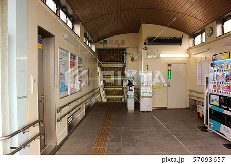 南北自由通路の中にある両毛線思川駅の改札口(1) 南北自由通路の中にある両毛線思川駅の改札口(1) 57093657