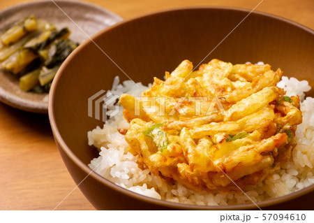 かき揚げ天丼。(写真奥に野沢菜漬け。) 57094610