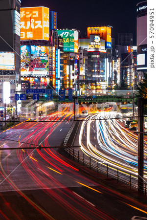 東京都 新宿歌舞伎町 自動車の光跡の写真素材