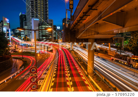 《東京都》交通イメージ・青山通りの立体 57095220