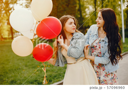 girls with ballons 57096960